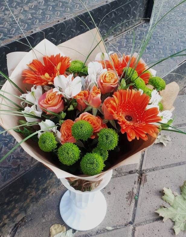 Букет цветов из: Герберы, Хризантемы, Альстромерии и Розы в Буе