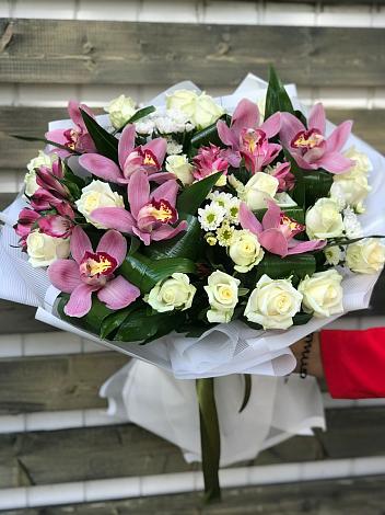 Букет цветов из: Розы и Хризантемы в Буе