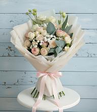 Букет цветов из:  Розы и Лизиантусы в Буе
