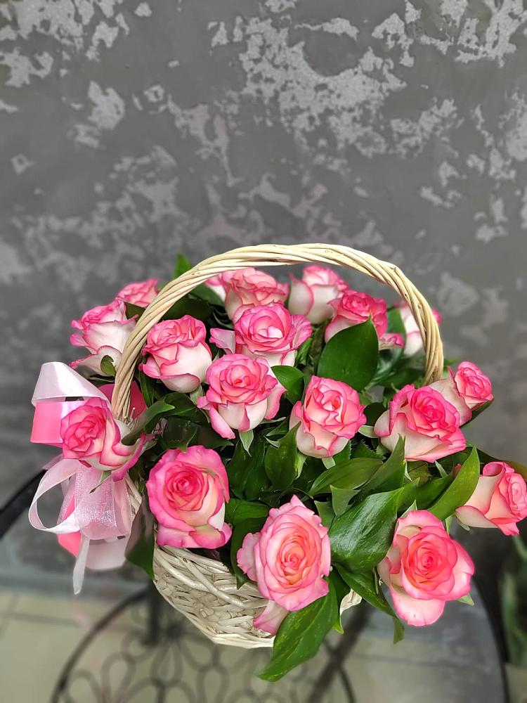 Цветочная композиция из Розы в корзине в Буе