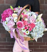 Композиция солнечный день в Буе Цветочная композиция из Розы, Хризантемы, Пионы и Лизиантусы в корзине в Буе