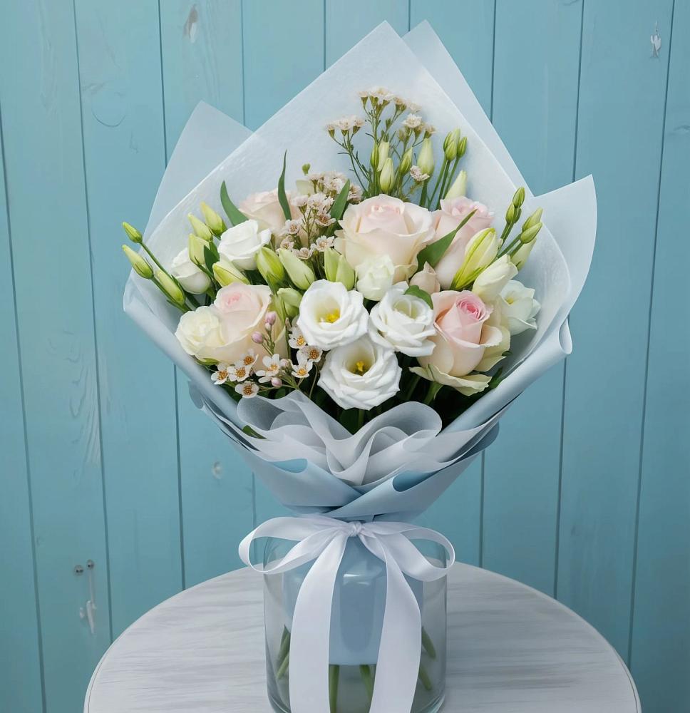 Букет цветов из: Розы и Лизиантусы в Буе