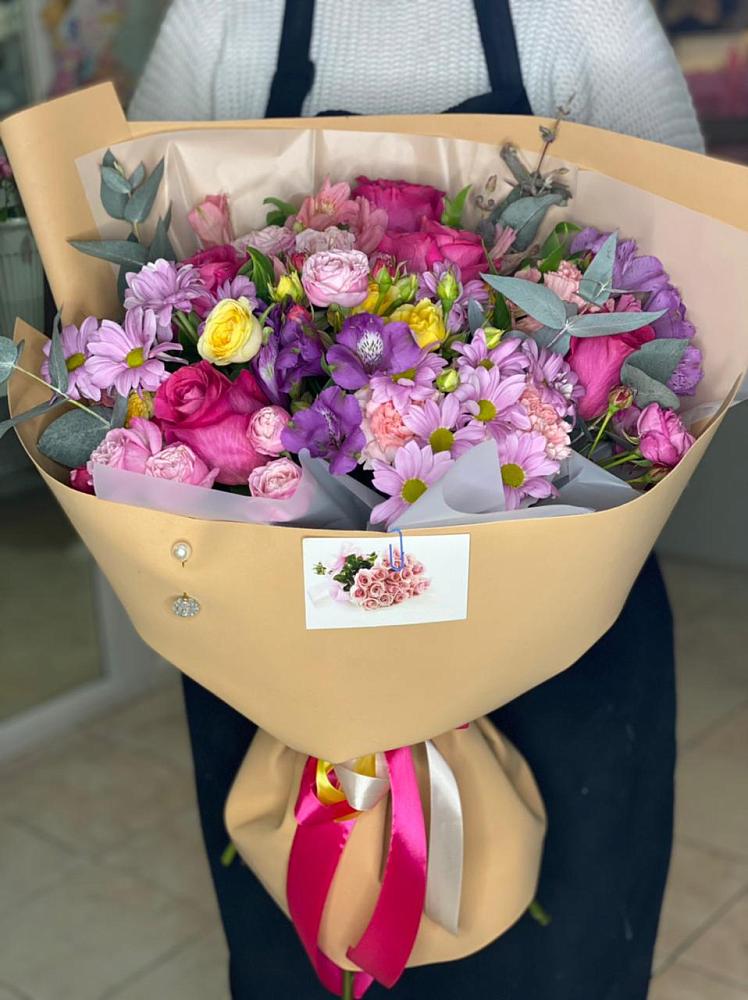 Букет цветов из: Хризантемы, Гвоздики и Альстромерии в Буе