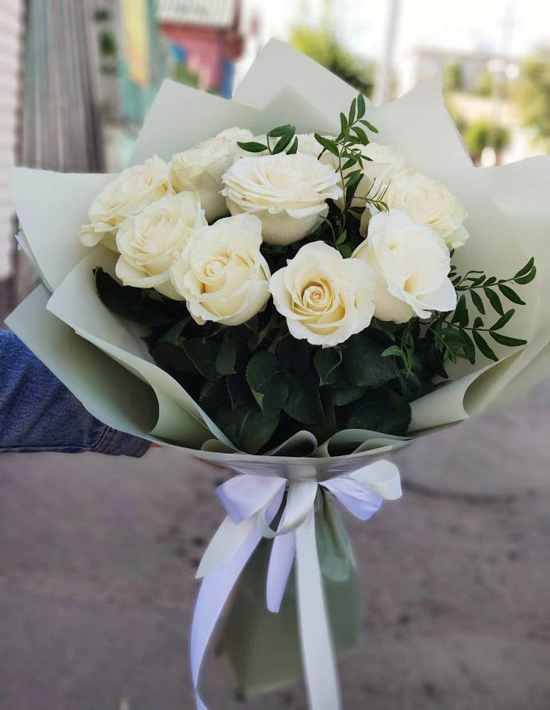 Букет Белые розы Проуд в Буе