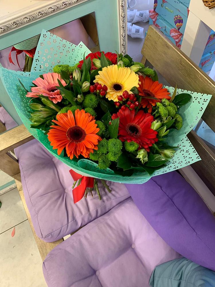 Букет цветов из: Герберы, Хризантемы и Альстромерии в Буе