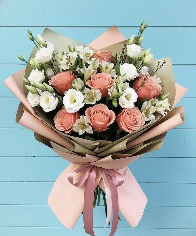 Букет цветов из: Розы, Альстромерии и Лизиантусы в Буе