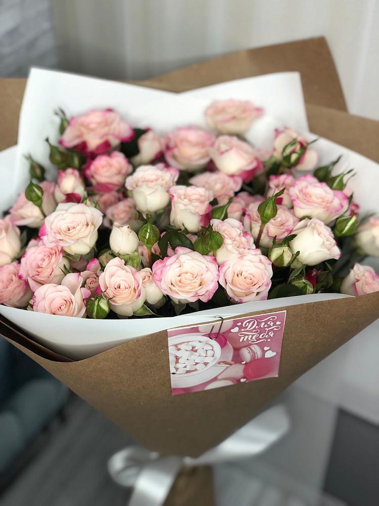 Букет цветов из: Розы в Буе