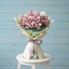 Букет цветов из:  Орхидеи и Розы в Буе