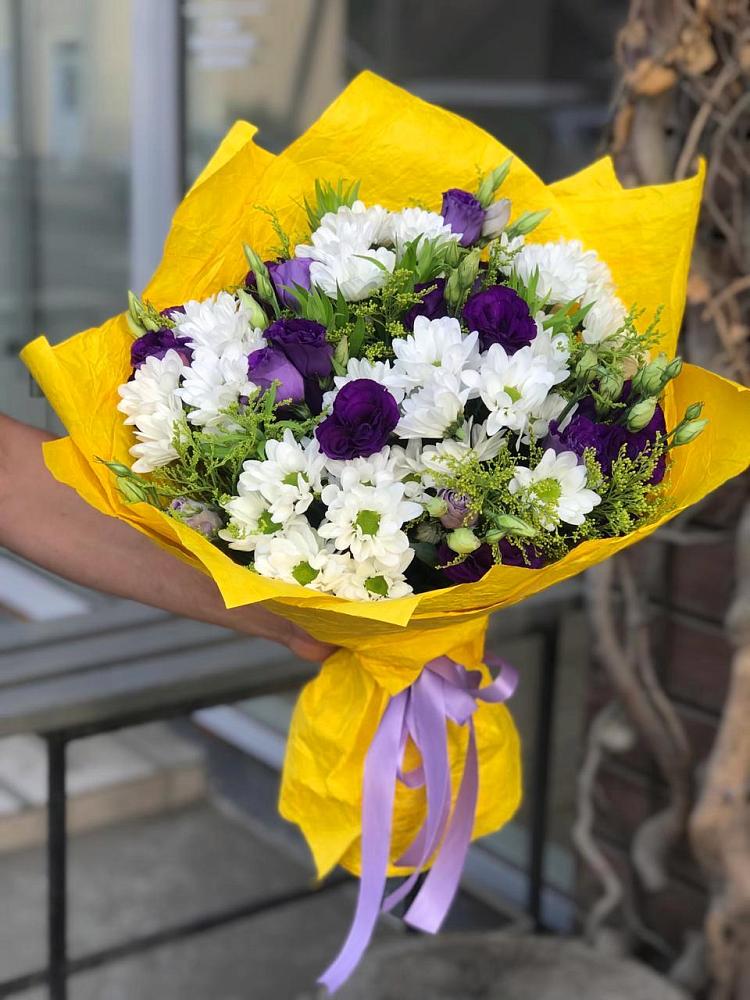 Букет цветов из: Ирисы, Хризантемы и Ромашки в Буе