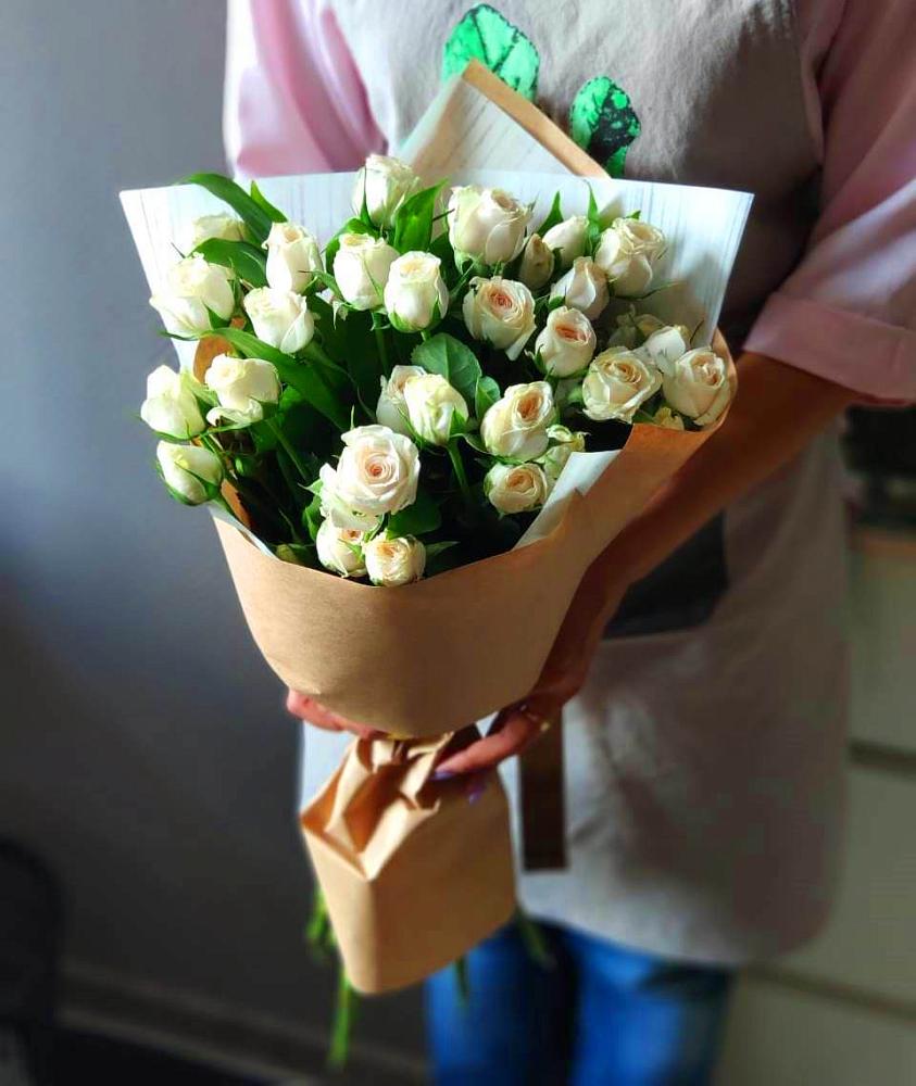 Букет цветов из: Розы в Буе