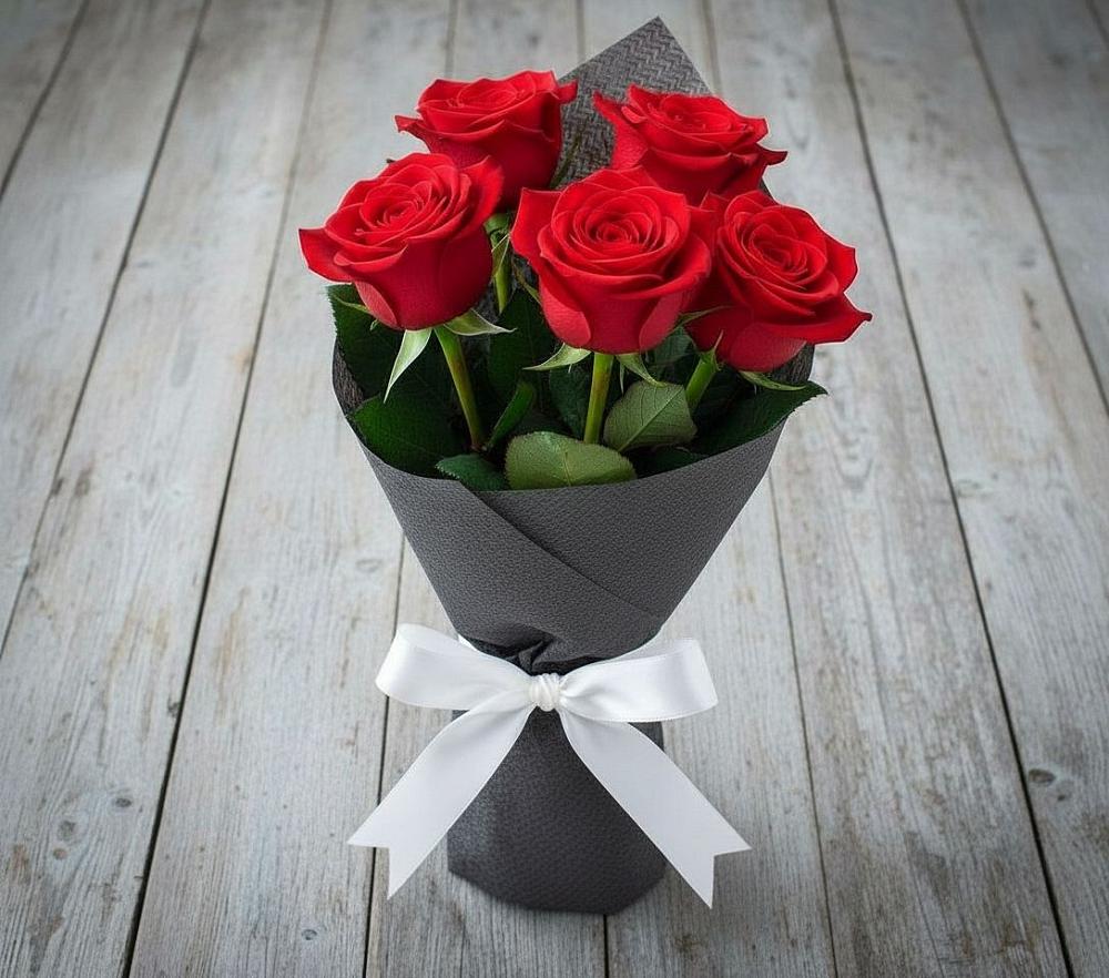 Букет 5 Красных роз Эдлесс Лав в Буе