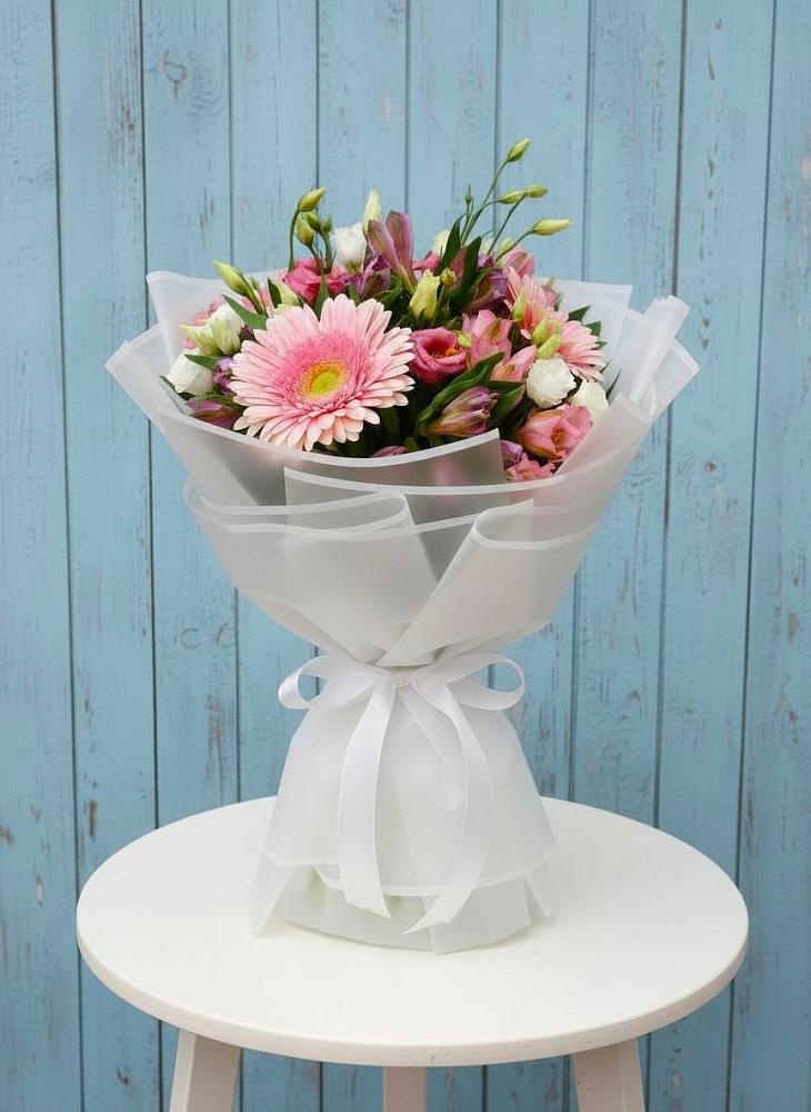 Букет цветов из: Герберы, Альстромерии и Лизиантусы в Буе