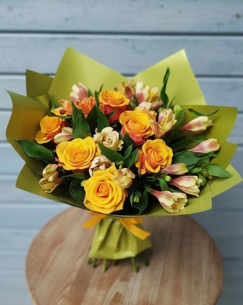 Букет цветов из: Альстромерии и Розы в Буе