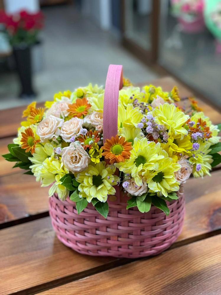 Цветочная композиция из Хризантемы и Розы в корзине в Буе
