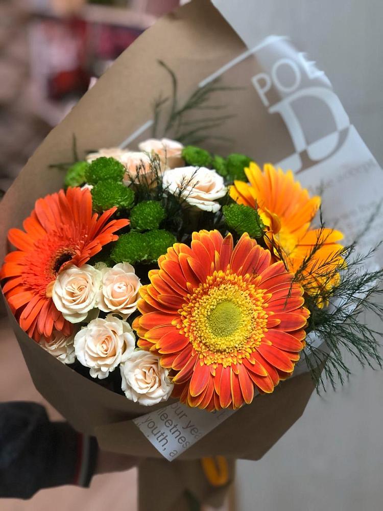 Букет цветов из: Герберы, Хризантемы и Розы в Буе
