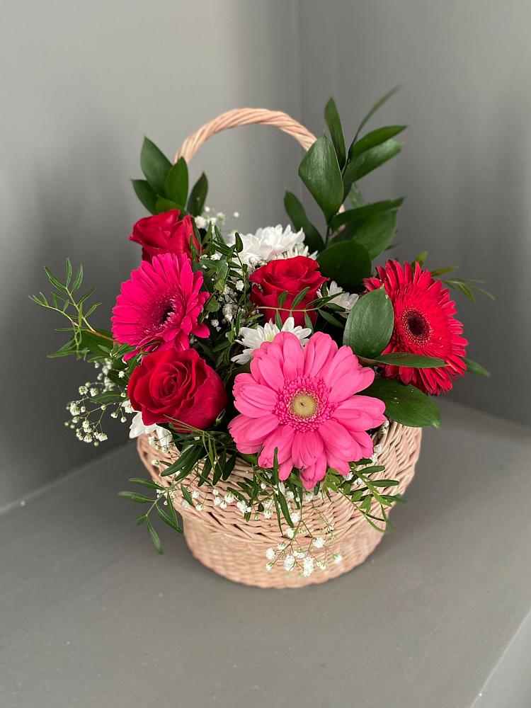 Цветочная композиция из Розы, Хризантемы и Герберы в корзине в Буе