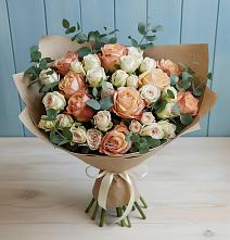 Букет цветов из:  Альстромерии и Розы в Буе