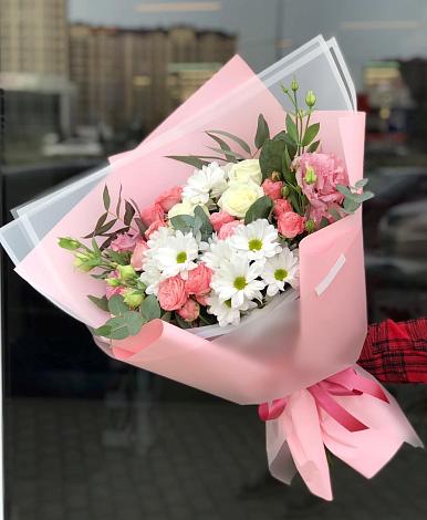 Букет цветов из: Розы, Лизиантусы и Хризантемы в Буе