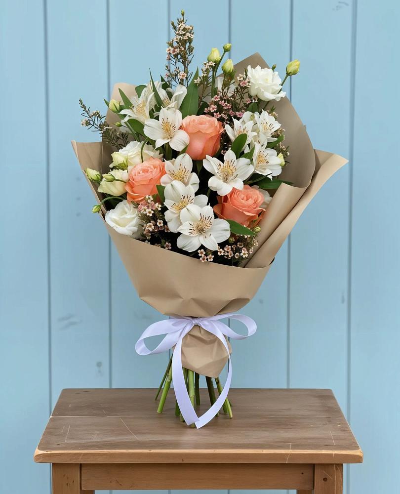Букет цветов из: Альстромерии, Лизиантусы, Розы и Хризантемы в Буе