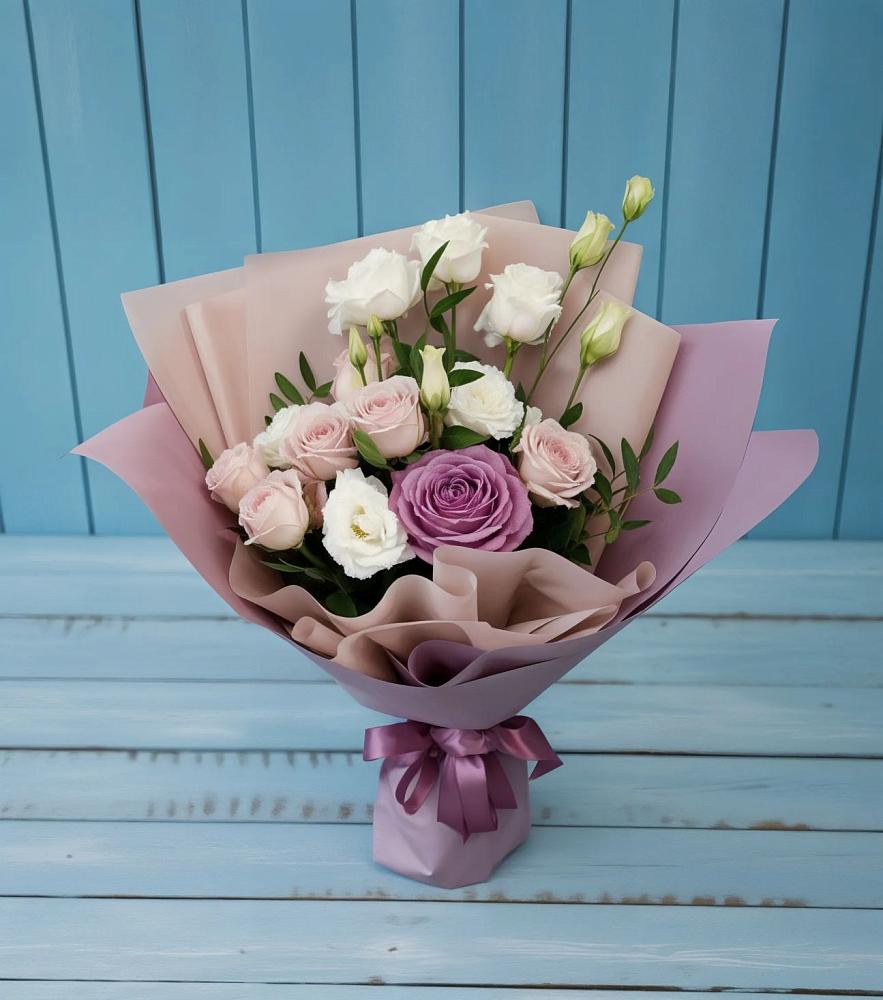 Букет цветов из: Розы и Лизиантусы в Буе